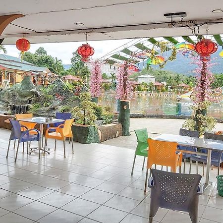Oyo 3196 Hotel Taman Cinta Singkawang Exterior photo