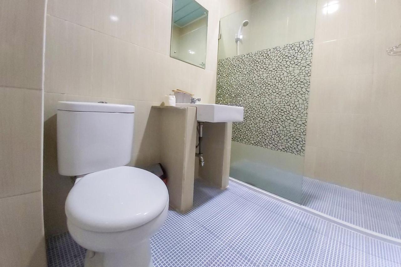 Oyo 3196 Hotel Taman Cinta Singkawang Exterior photo