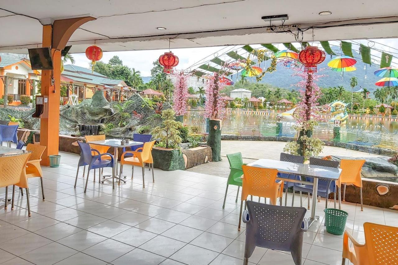 Oyo 3196 Hotel Taman Cinta Singkawang Exterior photo