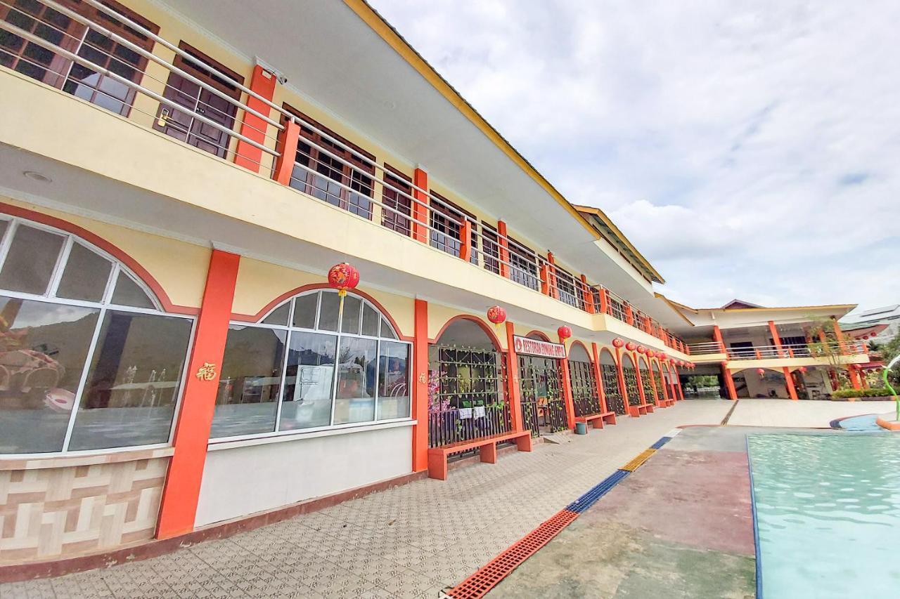 Oyo 3196 Hotel Taman Cinta Singkawang Exterior photo