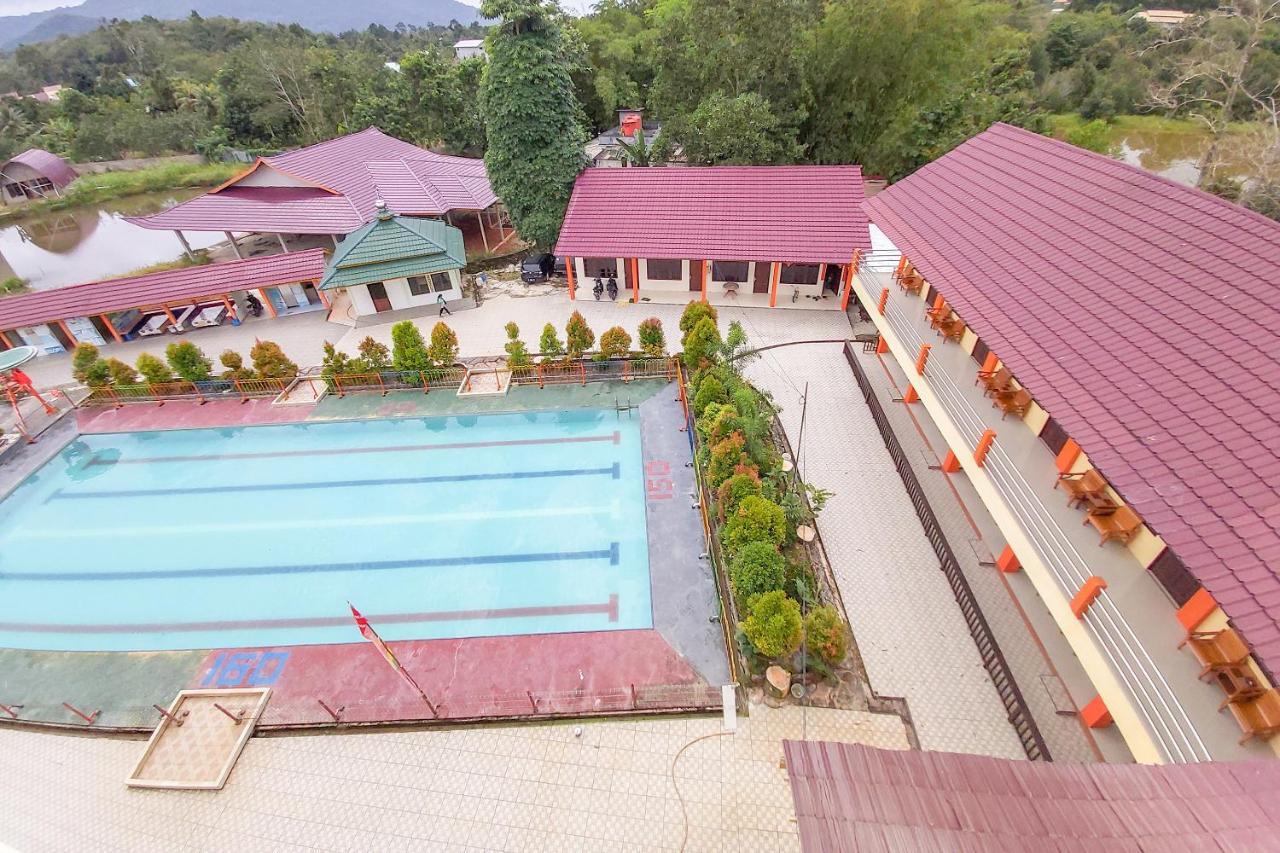 Oyo 3196 Hotel Taman Cinta Singkawang Exterior photo