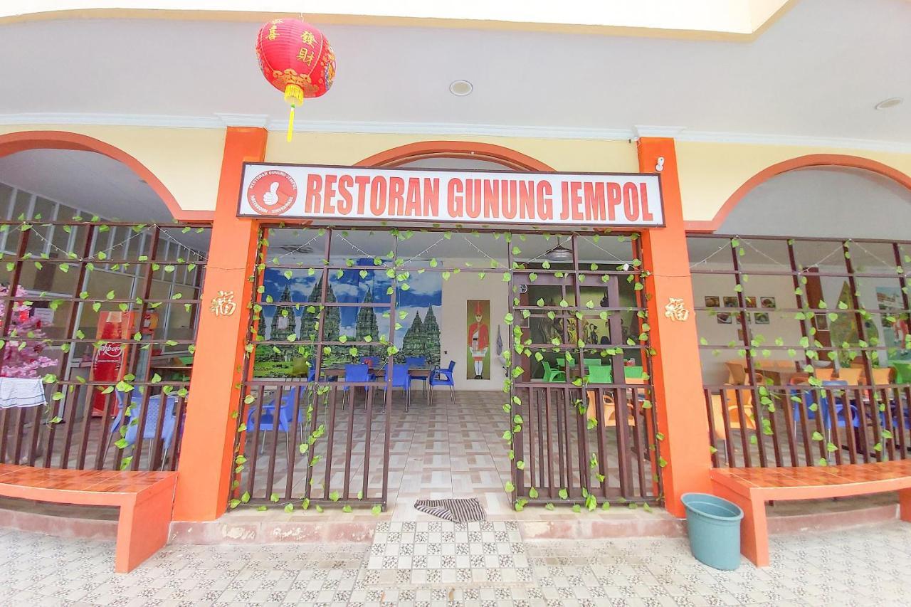 Oyo 3196 Hotel Taman Cinta Singkawang Exterior photo
